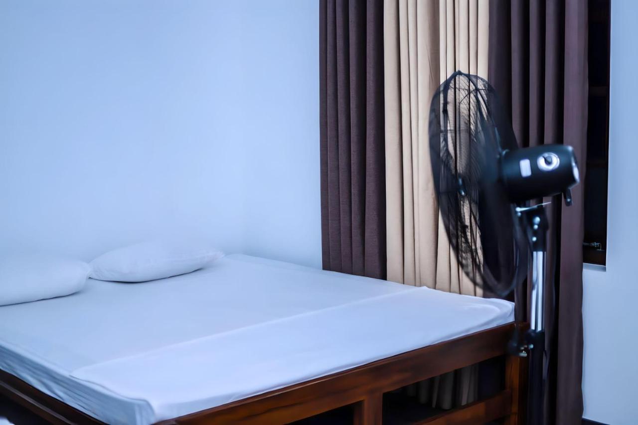 Royal Hub Hotell Kudapaduwa Exteriör bild