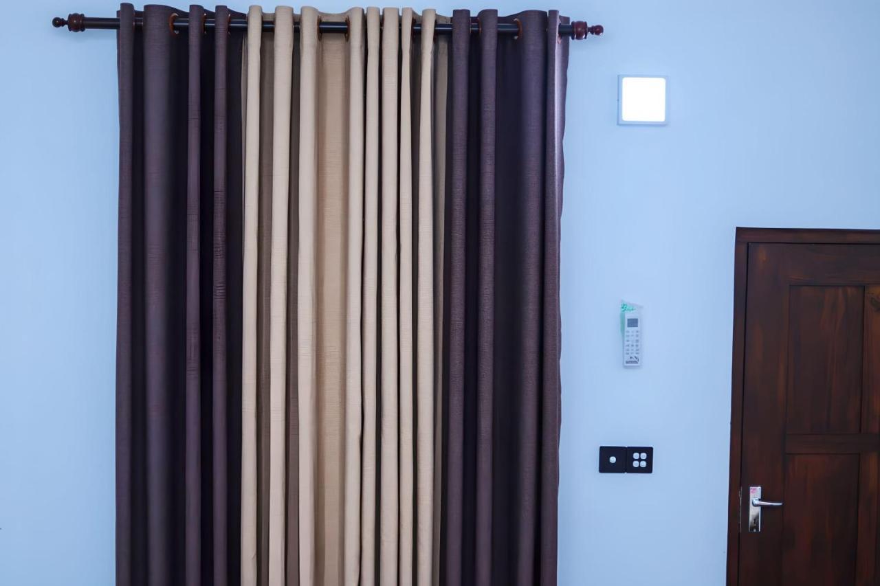 Royal Hub Hotell Kudapaduwa Exteriör bild